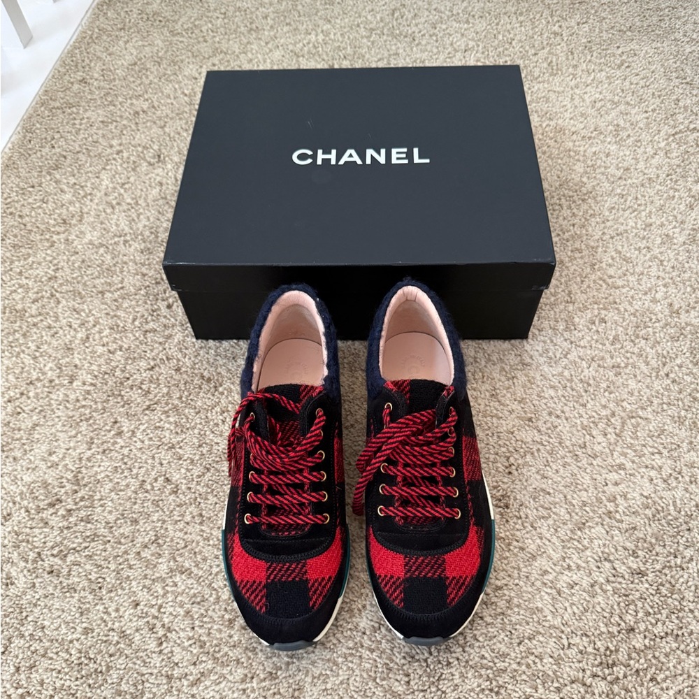 NIB Chanel Tweed Calfskin and Suede Houndstooth Sneakers Size 36.5